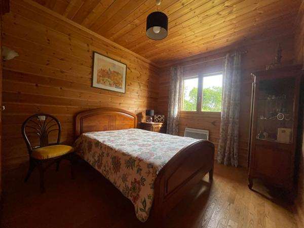 Propriété en madrier d'exception à vendre à Albussac : Maison de plain-pied 134 m², vue imprenable, 3 chambres, terrain 4 000 m²