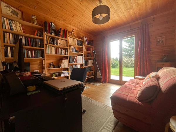 Propriété en madrier d'exception à vendre à Albussac : Maison de plain-pied 134 m², vue imprenable, 3 chambres, terrain 4 000 m²
