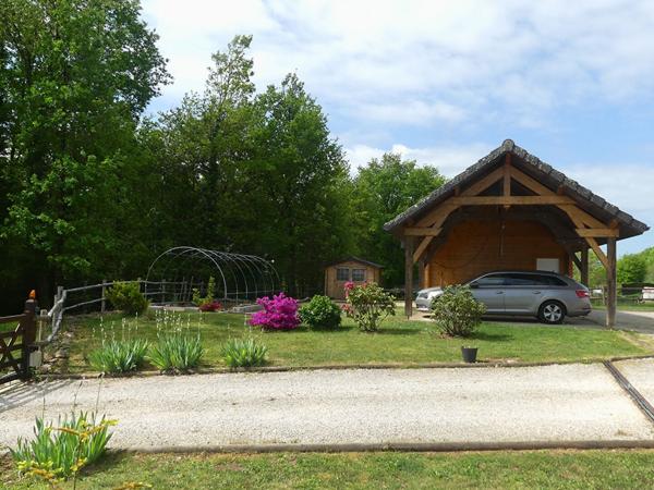 Propriété en madrier d'exception à vendre à Albussac : Maison de plain-pied 134 m², vue imprenable, 3 chambres, terrain 4 000 m²