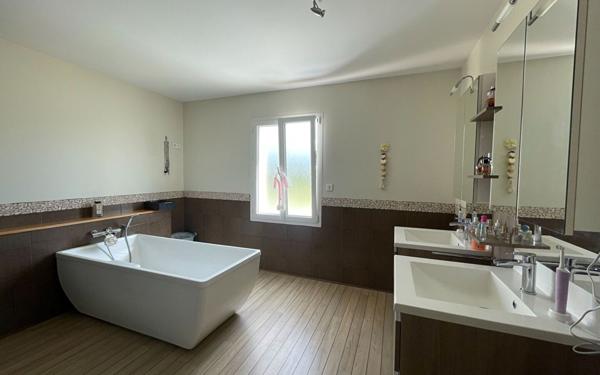 Maison à vendre    11 pièces •  Doville