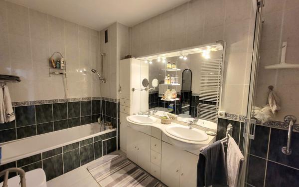 Appartement à vendre    5 pièces • 121 m2 Pau