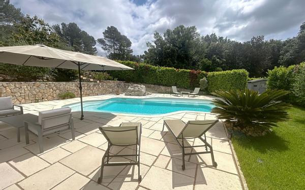 Maison à vendre    6 pièces • 1 606 m2 Valbonne