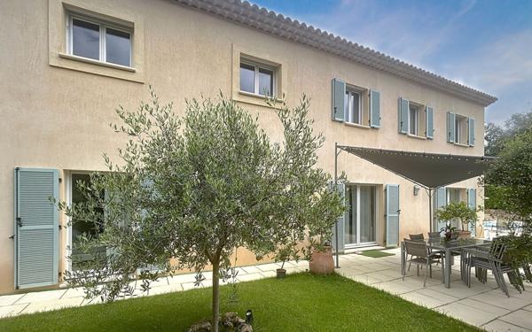 Maison à vendre    6 pièces • 1 606 m2 Valbonne