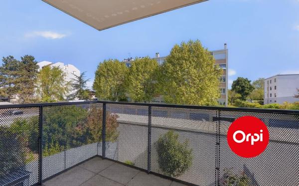 Appartement à vendre    2 pièces • 43 m2 Saint-Priest