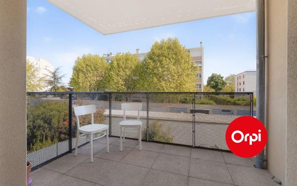 Appartement à vendre    2 pièces • 43 m2 Saint-Priest