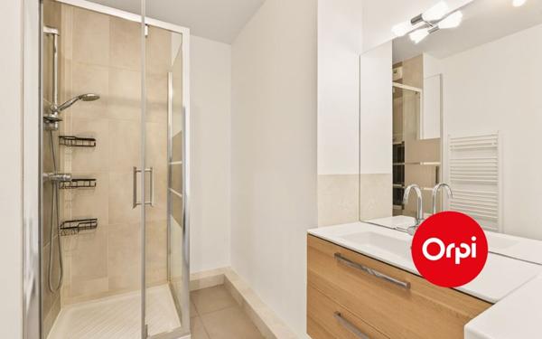 Appartement à vendre    2 pièces • 43 m2 Saint-Priest