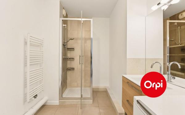 Appartement à vendre    2 pièces • 43 m2 Saint-Priest