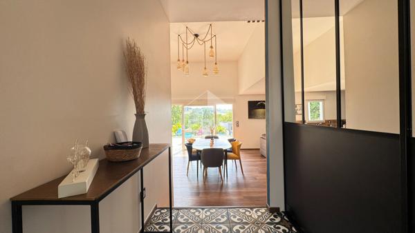 A vendre aux portes de PERIGUEUX  maison  contemporaine en ossature bois .