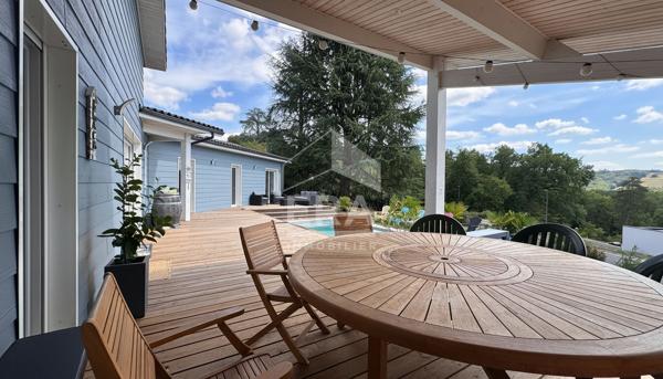 A vendre aux portes de PERIGUEUX  maison  contemporaine en ossature bois .