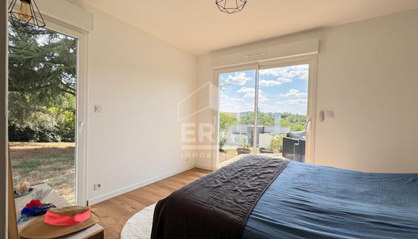 A vendre aux portes de PERIGUEUX  maison  contemporaine en ossature bois .