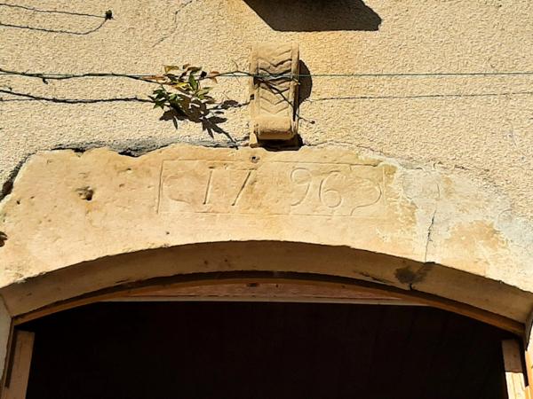 Ancienne ferme de 1796 sur 4,7 Hectares, dépendances, vue sur les Pyrénées.