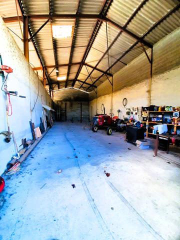 Ancienne ferme de 1796 sur 4,7 Hectares, dépendances, vue sur les Pyrénées.