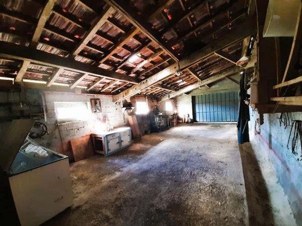 Ancienne ferme de 1796 sur 4,7 Hectares, dépendances, vue sur les Pyrénées.