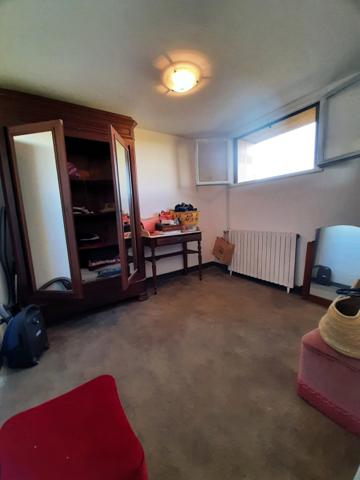 Ancienne ferme de 1796 sur 4,7 Hectares, dépendances, vue sur les Pyrénées.