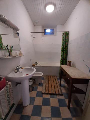 Ancienne ferme de 1796 sur 4,7 Hectares, dépendances, vue sur les Pyrénées.