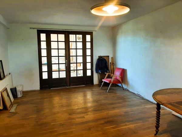 Ancienne ferme de 1796 sur 4,7 Hectares, dépendances, vue sur les Pyrénées.