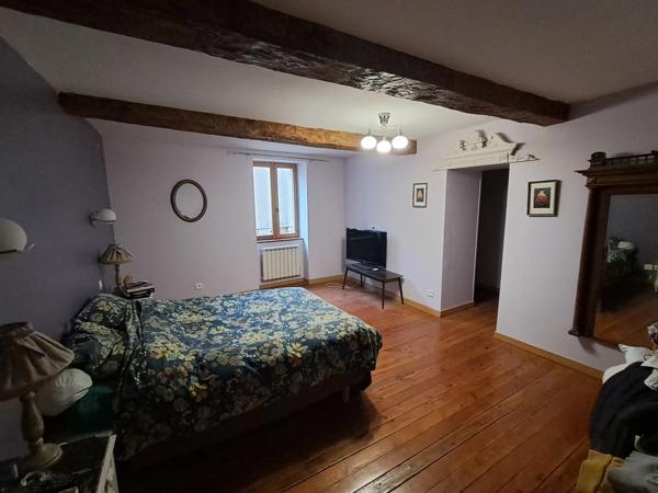 Maison de village rénovée – 238 m² – 9 pièces