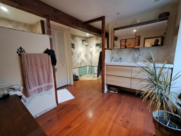 Maison de village rénovée – 238 m² – 9 pièces