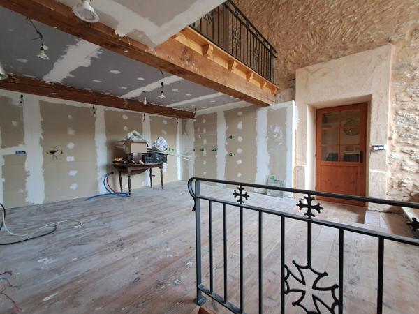 Maison de village rénovée – 238 m² – 9 pièces