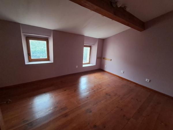 Maison de village rénovée – 238 m² – 9 pièces