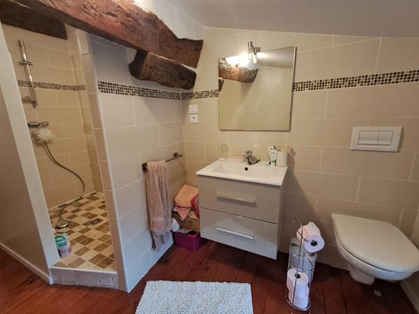 Maison de village rénovée – 238 m² – 9 pièces