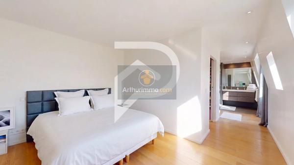 Vente                                                      Maison
                        
                     7 pièces                      205 m2                     à L'Étang-la-Ville