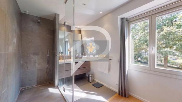 Vente                                                      Maison
                        
                     7 pièces                      205 m2                     à L'Étang-la-Ville