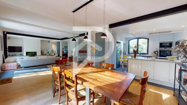 Vente                                                      Maison
                        
                     7 pièces                      205 m2                     à L'Étang-la-Ville