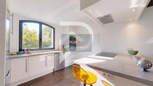 Vente                                                      Maison
                        
                     7 pièces                      205 m2                     à L'Étang-la-Ville
