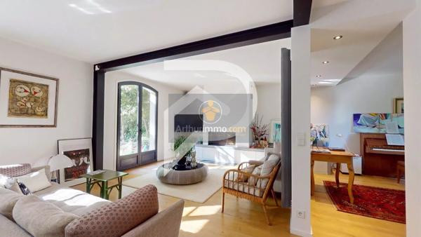Vente                                                      Maison
                        
                     7 pièces                      205 m2                     à L'Étang-la-Ville