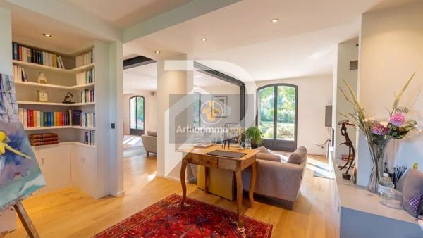 Vente                                                      Maison
                        
                     7 pièces                      205 m2                     à L'Étang-la-Ville