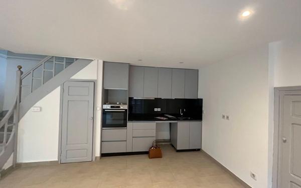 Maison à louer    3 pièces •  Esclanèdes