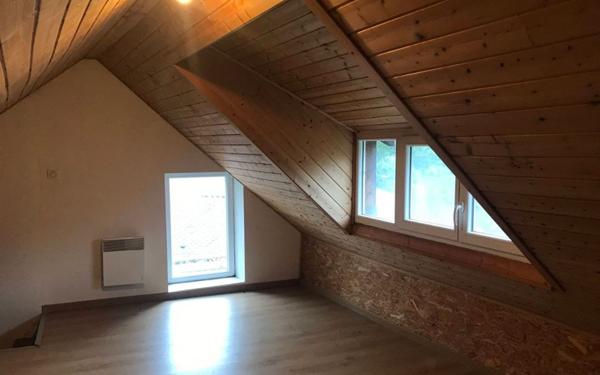 Maison à louer    3 pièces •  Esclanèdes