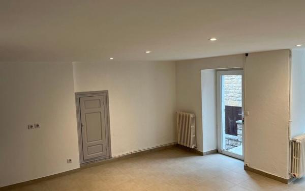 Maison à louer    3 pièces •  Esclanèdes