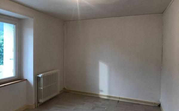 Maison à louer    3 pièces •  Esclanèdes