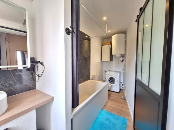 Appartement
         3 pièces
        - 48 m² Exclusivité 155 000 € *