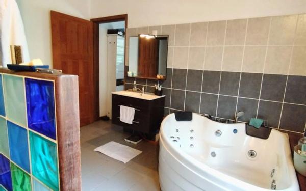 Maison à vendre    3 pièces •  Mana