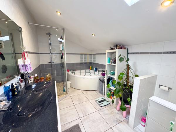 Maison 6 pièce(s) 4 chambre(s) 200 m²