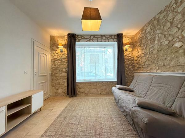 A LOUER PERTUIS 84120 CENTRE VILLE APPARTEMENT MEUBLÉ TYPE 2 PIECES D'ENVIRON 27M²