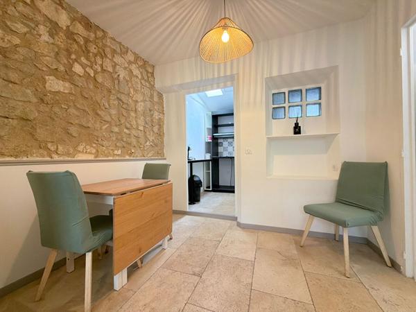 A LOUER PERTUIS 84120 CENTRE VILLE APPARTEMENT MEUBLÉ TYPE 2 PIECES D'ENVIRON 27M²