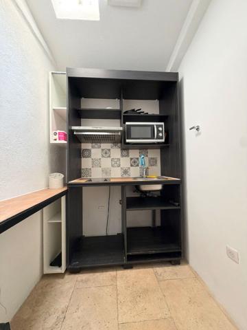 A LOUER PERTUIS 84120 CENTRE VILLE APPARTEMENT MEUBLÉ TYPE 2 PIECES D'ENVIRON 27M²