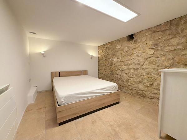 A LOUER PERTUIS 84120 CENTRE VILLE APPARTEMENT MEUBLÉ TYPE 2 PIECES D'ENVIRON 27M²