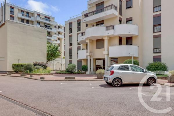 Appartement F1 à vendre  1 pièce - 32,89 m 2   MONTROUGE  - 92