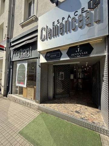 LA ROCHE SUR YON / Location Local professionnel 122 m²