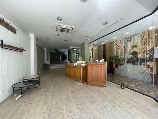 LA ROCHE SUR YON / Location Local professionnel 122 m²