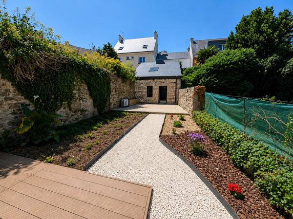 Lorient, Kerentrech – La Maisonnette En Pierre Rénovée & Son Jardin Clos