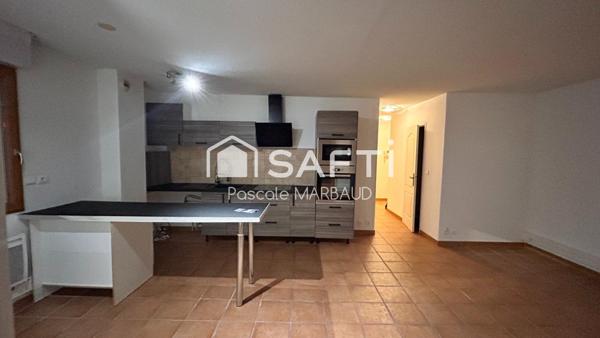 Magnifique T3 de 62 m² en rez-de-chaussée avec jardin privatif, terrasses, cave,  garage + parking sécurisé.