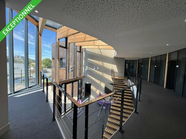 Bâtiment de Bureau à louer à Bourg-les-Valence, bâtiment d’architecte, parking privatif