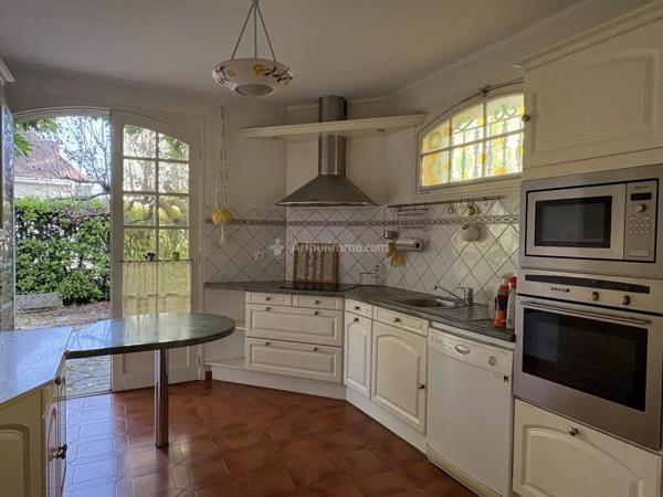 Vente                                                      Maison
                        
                     4 pièces                      125 m2                     à Albi