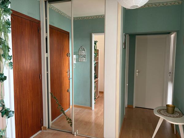 A louer - Appartement T2 meublé avec balcon et garage- Angers secteur Jardin des Plantes